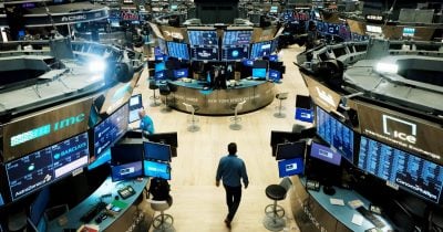 S&P 500 Dividend Yield Hits Historic Low, Squeezing Income Investors