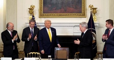 Informe: 1 de cada 5 funcionarios de Trump poseen $193 millones en criptomonedas, el gabinete de Biden no tiene ninguna