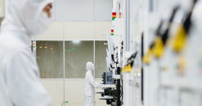 Semiconductor Selloff Shakes Investor Confidence, Triggers AI Investment Reassessment