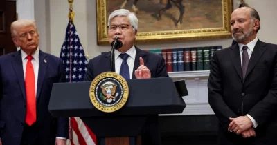 Taiwan President Gives Trump Copy of TSMC Founder’s Autobiography to Spur Chip Cooperation