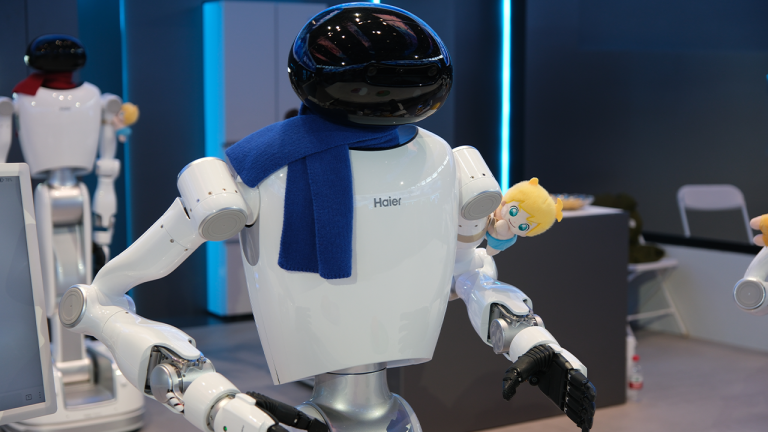 AGIBOT's SHAREBOT Subsidiary Sees 5,500+ Humanoid Robot Rental Orders in Three Months