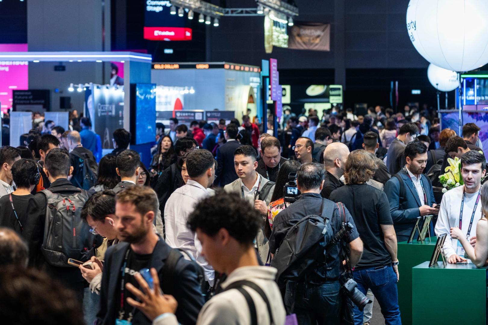 Hong Kong & Japan Lead Stablecoin Investment Shift