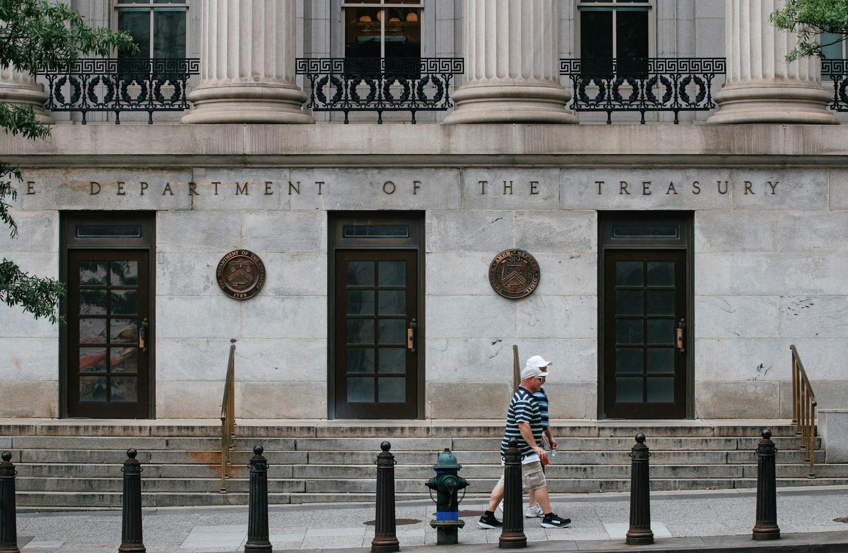 FinCEN Drops Two Crypto Rules, Including $10K Self-Custody Reporting Plan