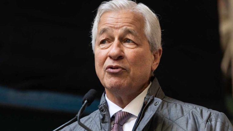 Jamie Dimon Warns Bull Market Is a 'Tsunami' as Bitcoin Lags Equities