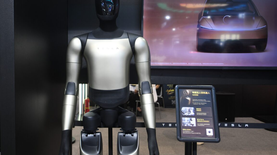 Tesla's Fremont Lines Go Quiet as Optimus Push Meets Robot Hands and Reluctant Workers