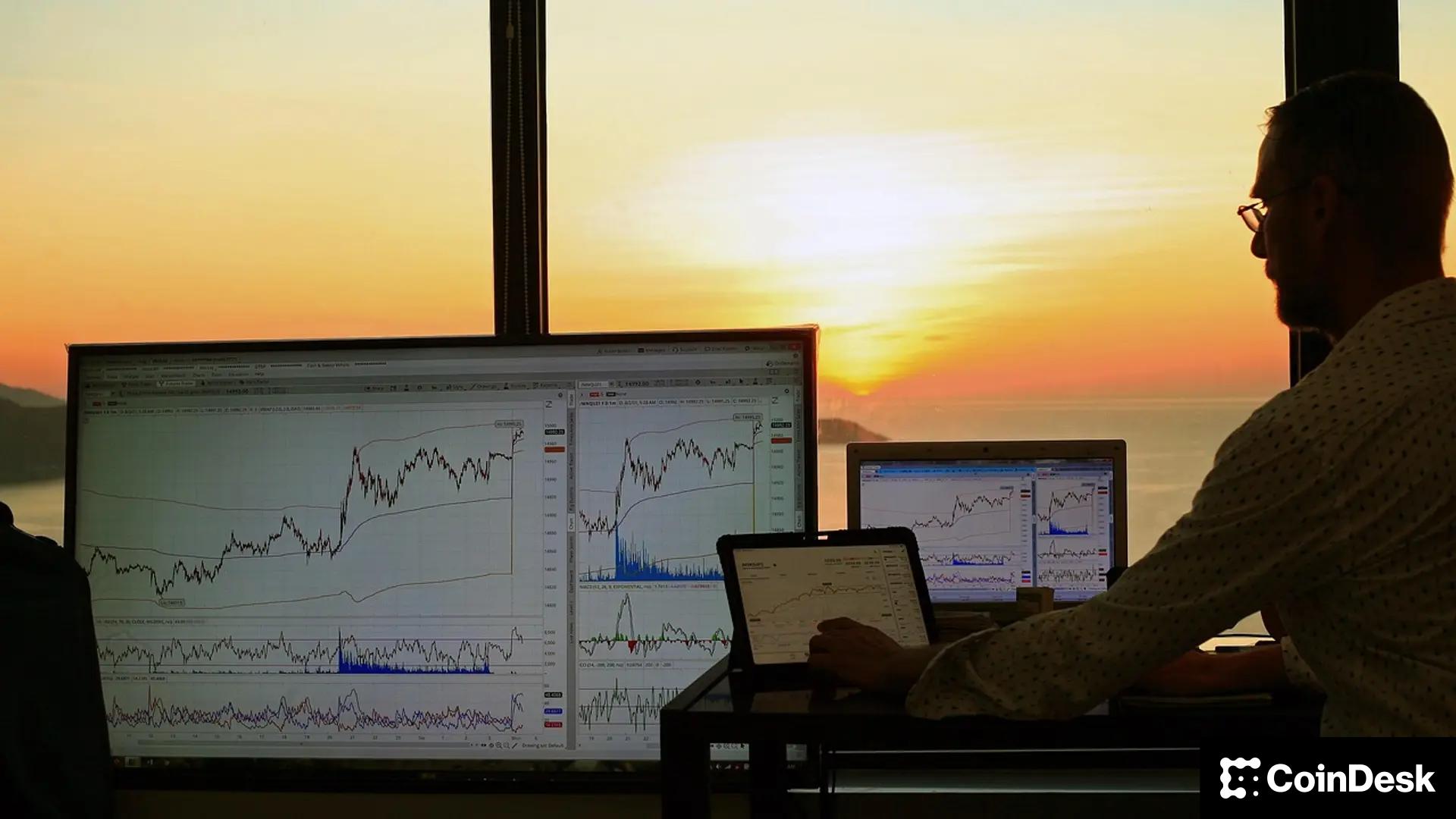 Bitcoin Holds Steady as S&P 500 Hits Record, While Crypto Derivatives Seek Downside Hedges