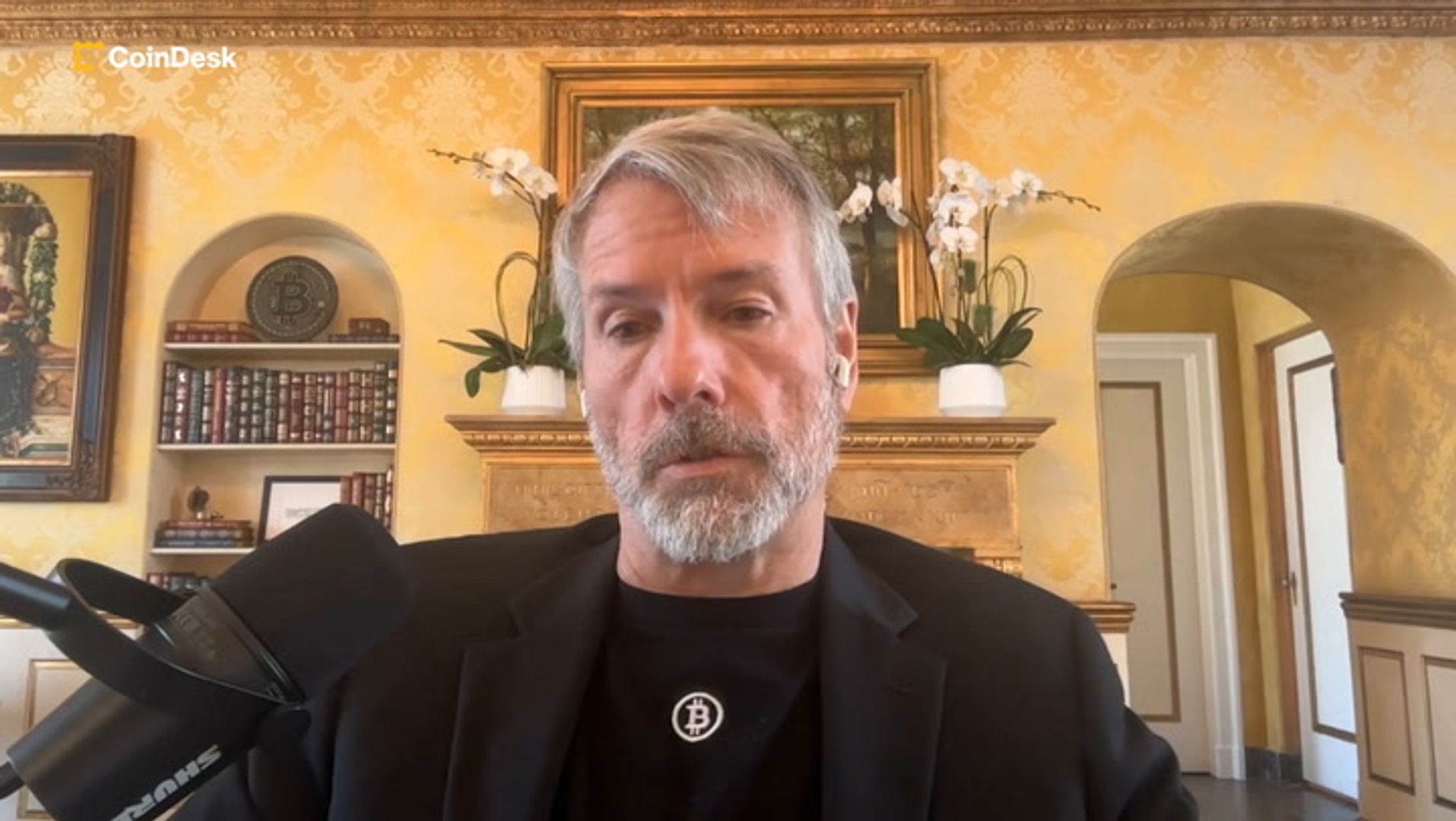 Arca Blames Strategy's 32 BTC Sale for Bitcoin Crash, Calls Saylor's AI Theory 'Nonsense'