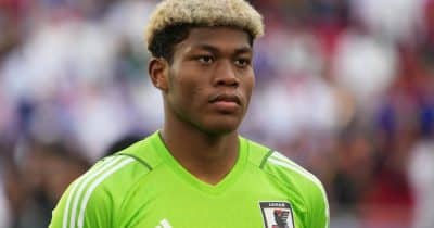 Aston Villa Identifies Zion Suzuki as Potential Emiliano Martinez Successor