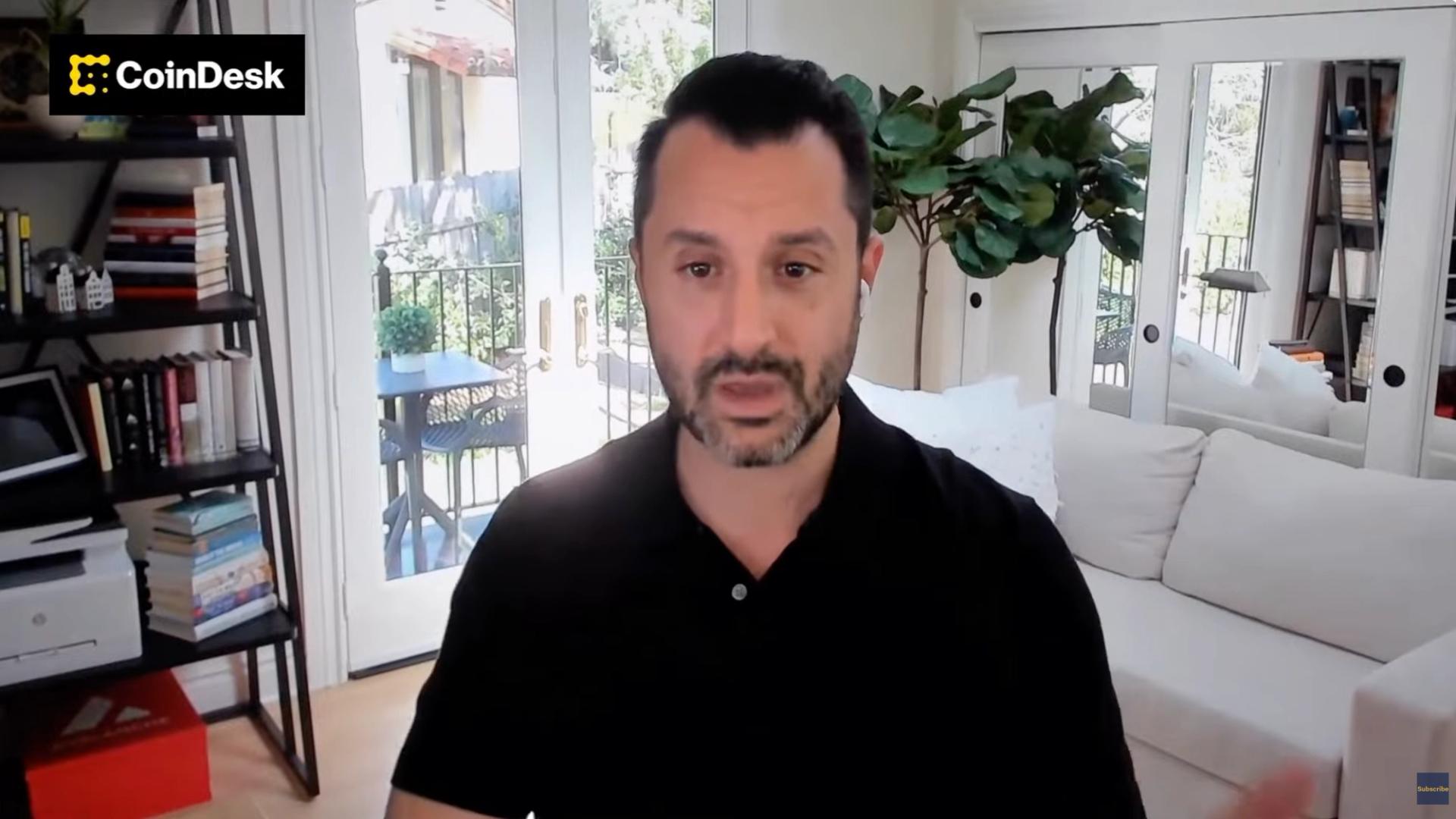 Avalanche Executive Demands Shift to Custom Corporate Blockchain Infrastructure