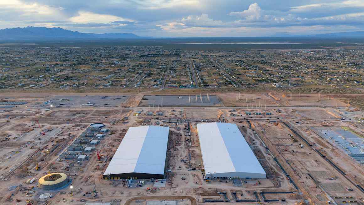 AI Data Center Lease Liabilities Draw Creditor Scrutiny as Bitcoin Holds Near $83,700