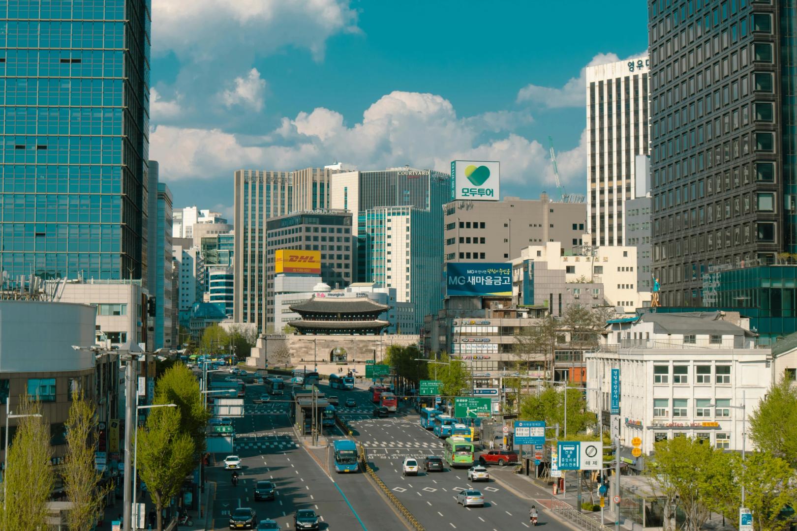 Hana Bank Acquires $670M Stake in Upbit Operator Dunamu, Plans Won Stablecoin