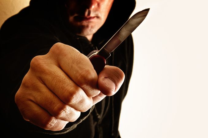 UK Trader Loses Nearly $800K in Crypto at Knifepoint as Wrench Attacks Spread