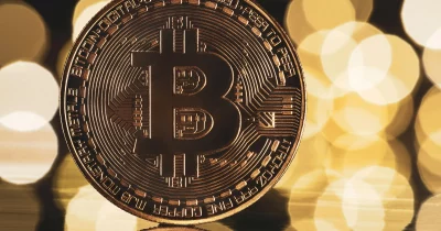 Strategjia për të Vazhduar Blerjen e Bitcoin Pavarësisht Shitjeve të Nxitur nga Dividendët