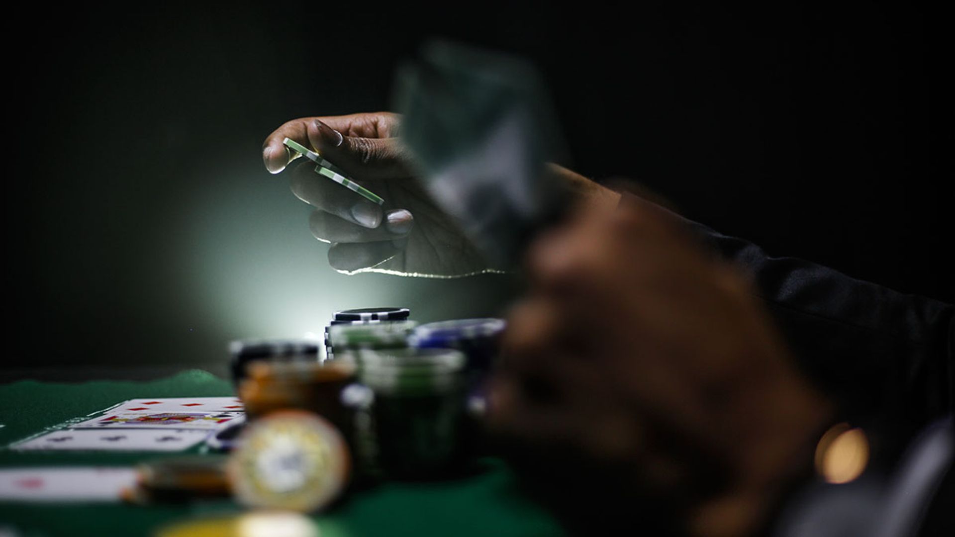 Hyperliquid, Uniswap, Worldcoin Buck Broader Market Slump as Traders Flock to AI, DeFi