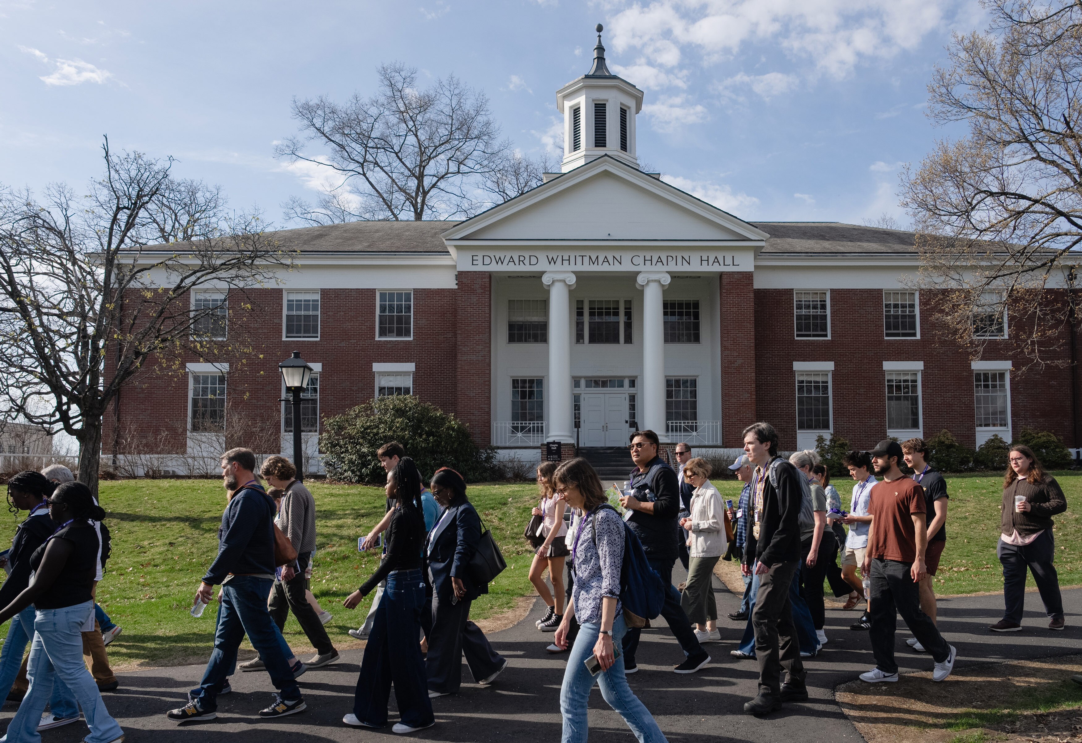 Rural Alumnus Funds Elite College Enrollment – A Contrarian Signal for Crypto?