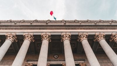Former SEC, CFTC Officials Urge Lighter Touch on Crypto Trading