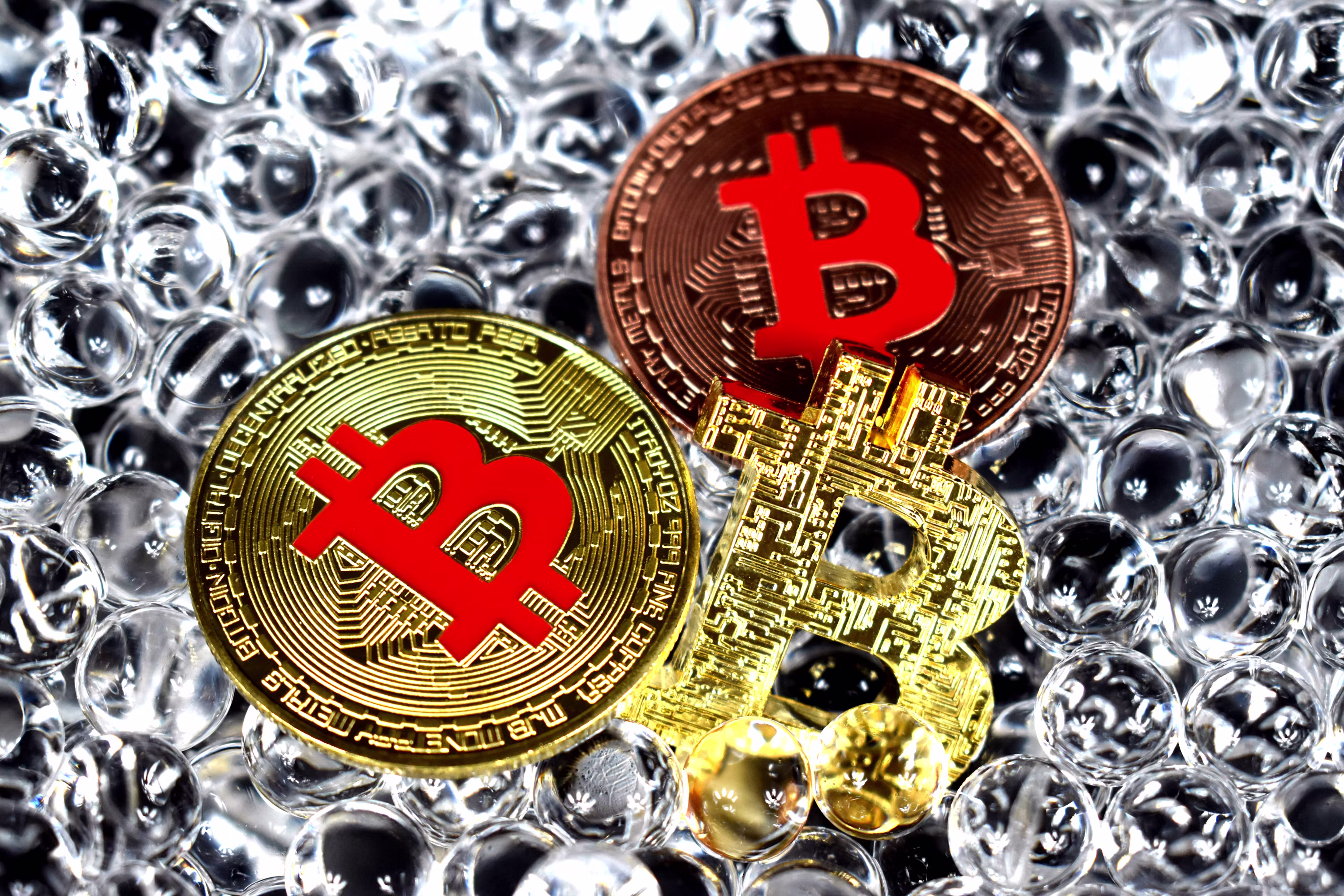 Strategy Sells 32 Bitcoin in First Sale Since 2022; Strive Proposes $4.2B ATM Boost