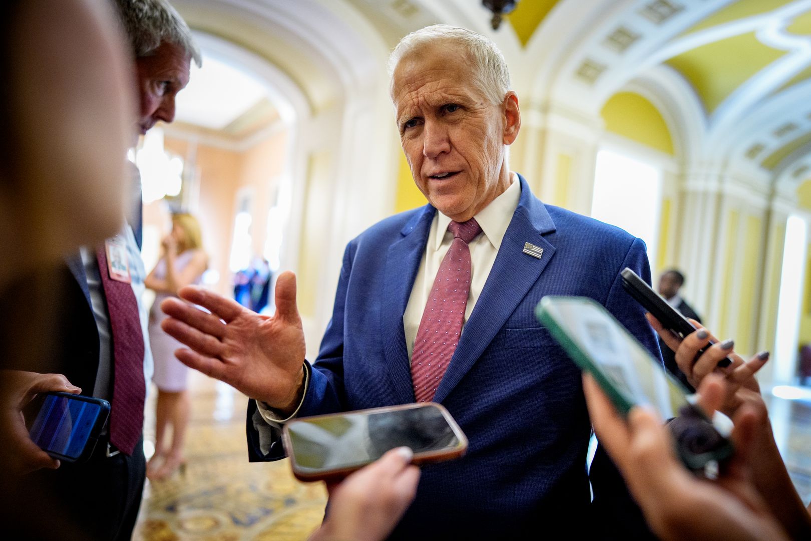 Senator Tillis Pushes Stablecoin Yield Negotiations, Delays Bill