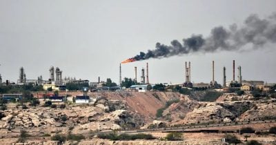 Oil Oversupply Fears Mount as Iran Deal Pressure Builds, Crypto Markets Eye Impact