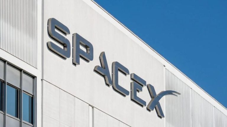 SpaceX Stock Drop and Low-Cost AI Model Pressure Premium Valuations, but Chip Stocks Hold Firm