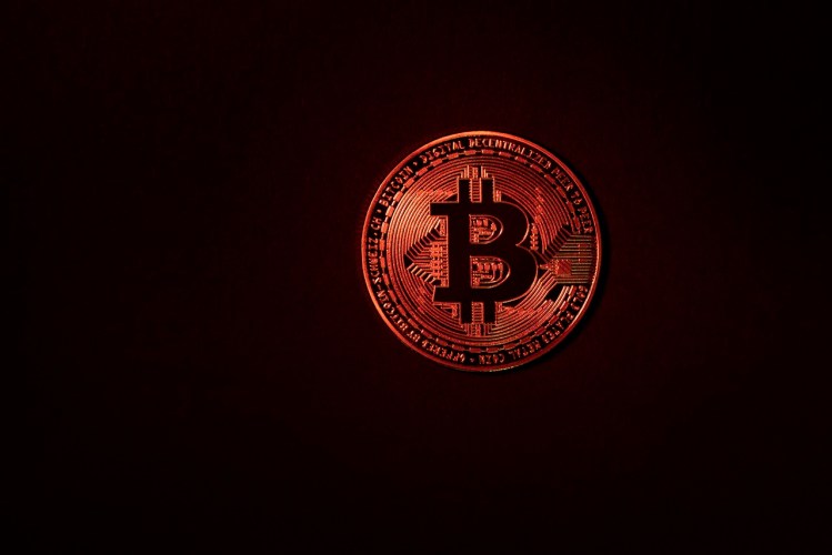 Strategy Sells 32 BTC for First Time in Over Three Years, Bitcoin Slips Under $72,000