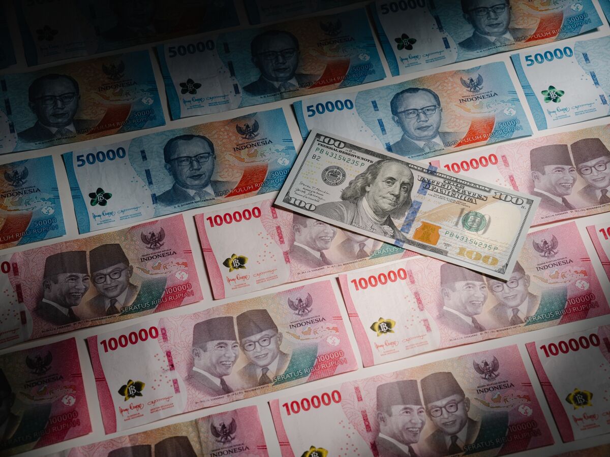 Indonesia Flags Euro Bond Tranche as Dollar Sale Tests Market Appetite