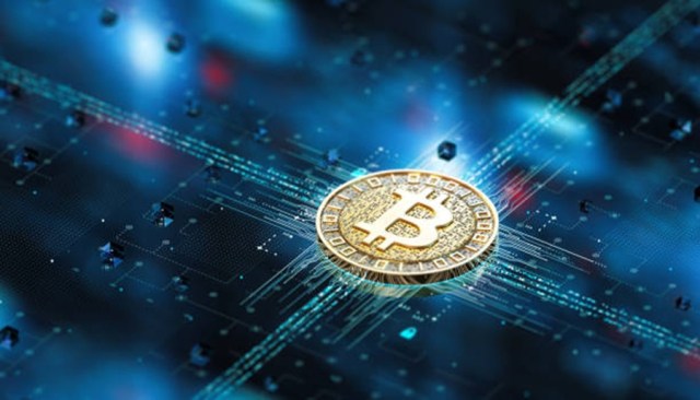 Bitcoin Faces New Warning Signs as Analysts Flag MVRV Risk, Head-and-Shoulders Breakdown