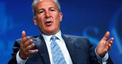 Peter Schiff Hits Back at Jamie Dimon’s Call for Bank-Level Crypto Oversight