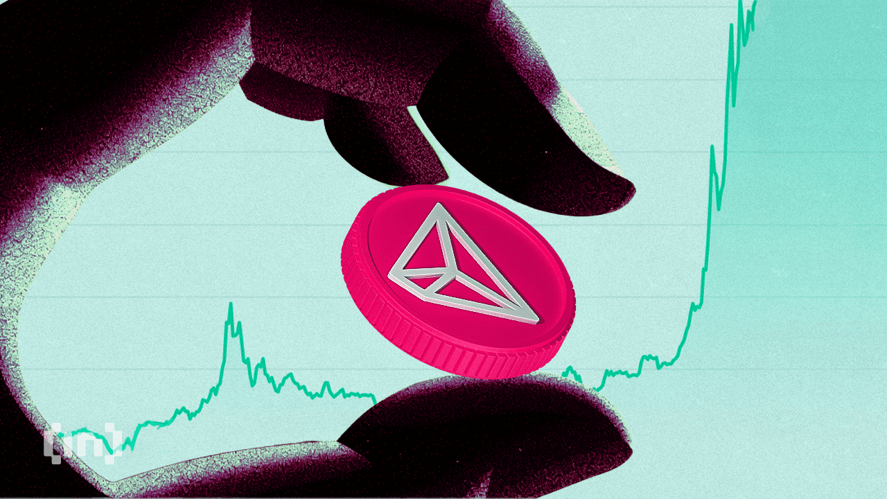 TRX Holds Near $0.32 as Active Addresses Surge and Exchange Balances Shrink