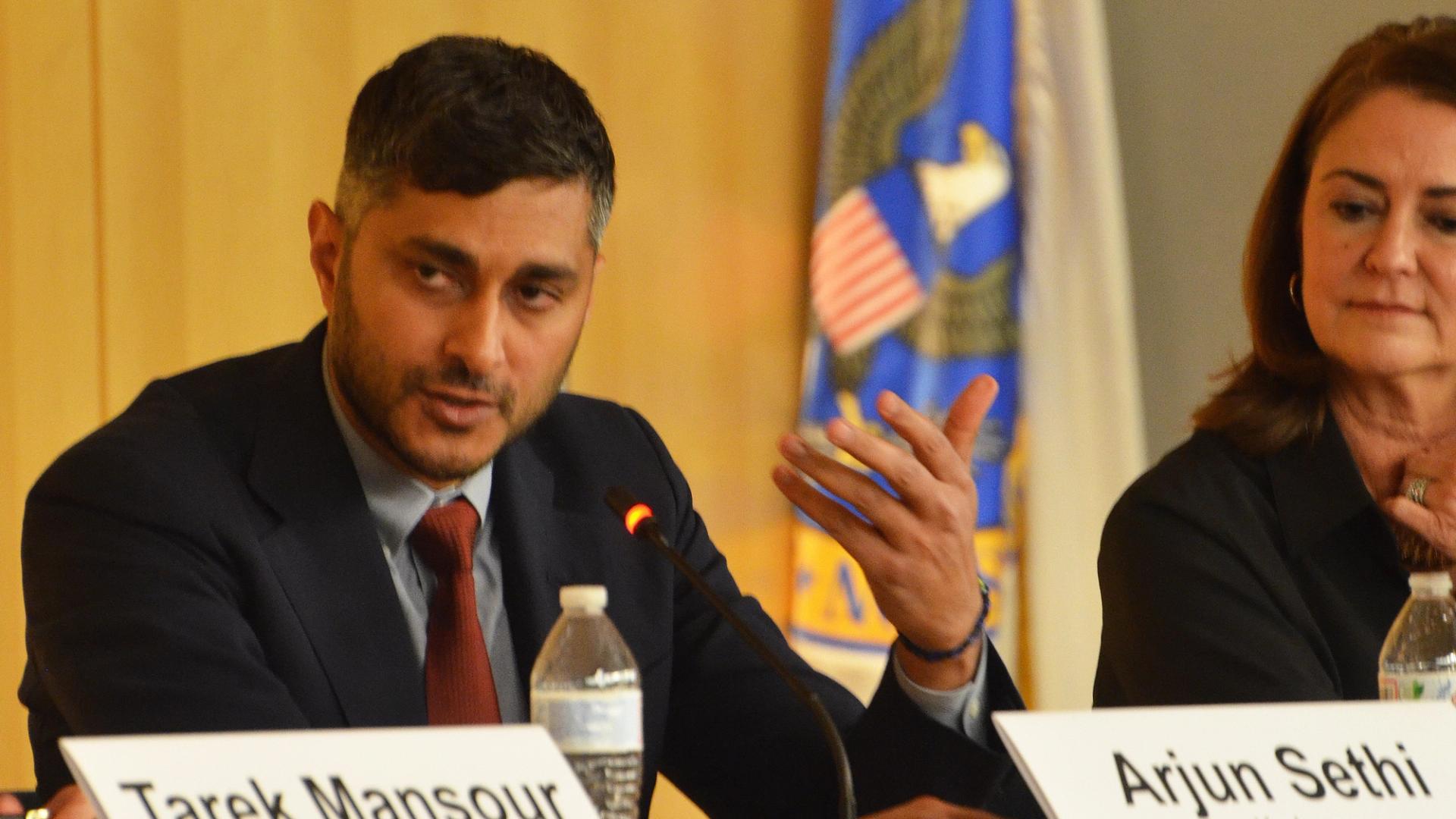 Maxine Waters Questions Kraken's Federal Reserve Account