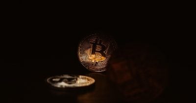 Bitcoin Underperforms Dollar for First Time Since 2015, Breaking Decade-Long Pattern