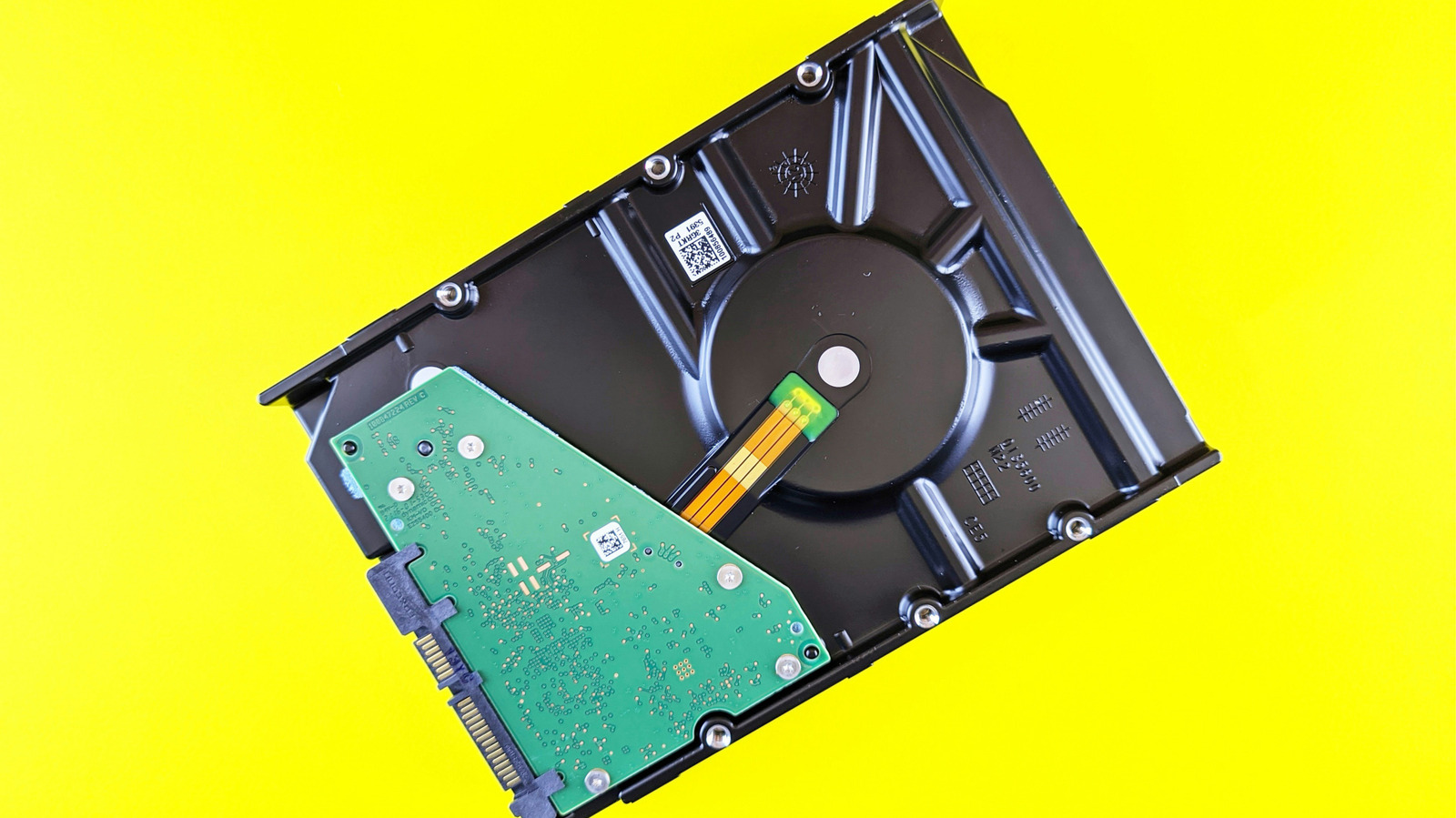 AI Demand Drives Up SSD and HDD Prices, HDDs Gain Cost Edge