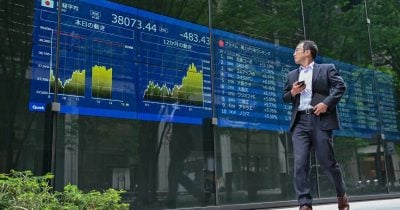 Nikkei Falls 2.5% as Chip Stocks Crumble, Bond Yields Hit Multi-Decade Highs
