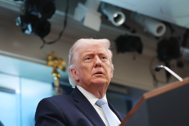 Iran-US Draft Deal Report Sparks Bitcoin Dip as White House Denies Fabrication