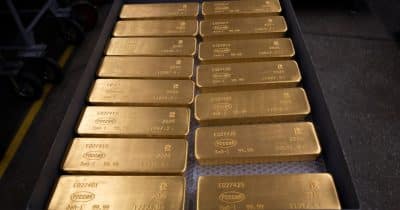 Fed Holds Rates Steady, Signals Future Hike That Could Chill Bitcoin, Gold