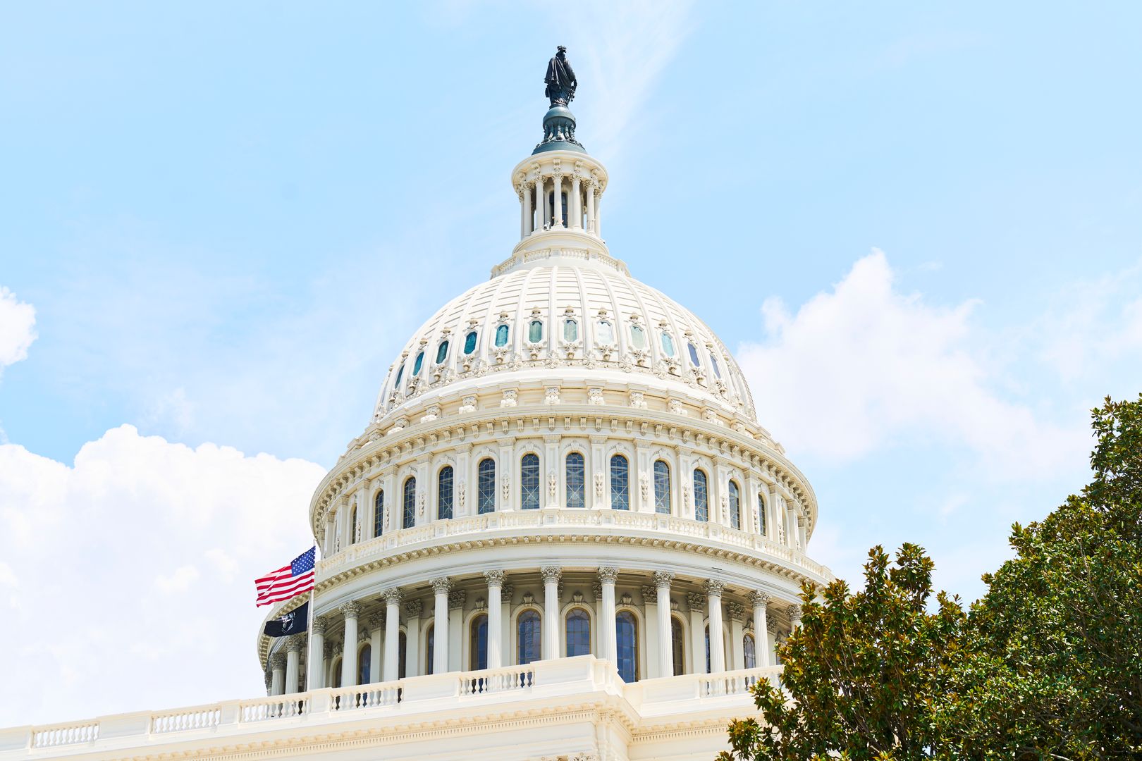 Senate Leaves CLARITY Act Unpassed as Crypto Finance Converges