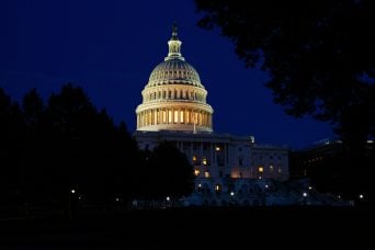Senadores redigem contraproposta para quebrar impasse sobre regras éticas de cripto de Trump