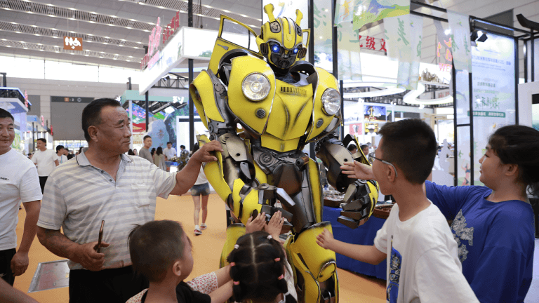 Unitree Shares Surge 500% in Shanghai Debut After Humanoid Robot Reveal
