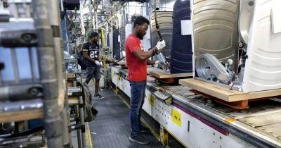 US Manufacturing Expands at Fastest Pace in Four Years on Stockpiling Rush