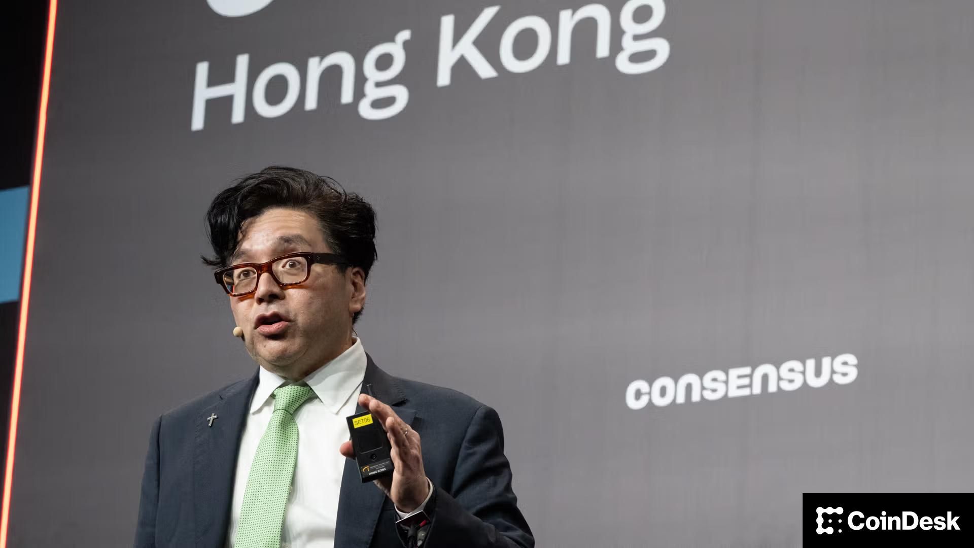 Tom Lee da Fundstrat Vê Bitcoin Superando o Ouro e Aconselha a Comprar na Queda