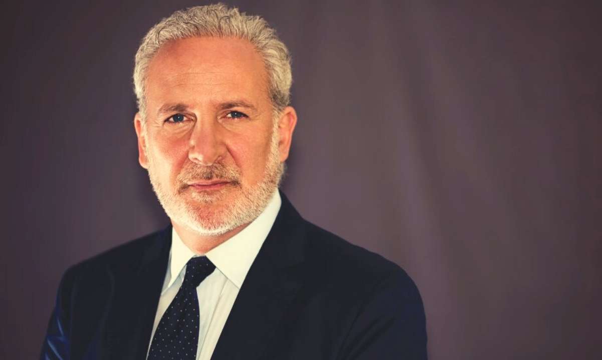 Peter Schiff Takes On Jamie Dimon Over Stablecoin Regulation