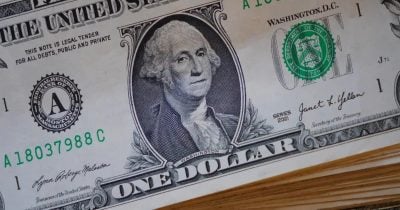 Dollar Steadies as Iran Tensions Keep Crypto on Edge