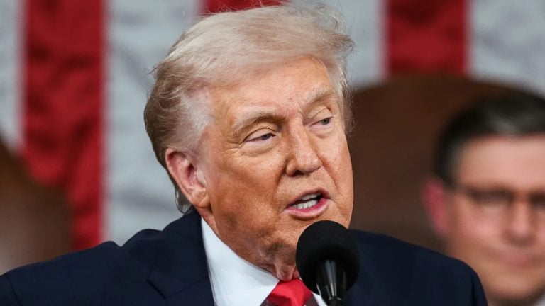 Warren and Blumenthal Push SEC to Investigate $TRUMP Memecoin After $3.81 Billion in Losses