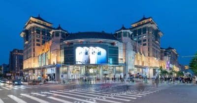 China Consumer Spending Falls for First Time Since Pandemic