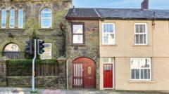 Ultra‑Narrow Welsh Terrace Sells for £45,000 at Auction