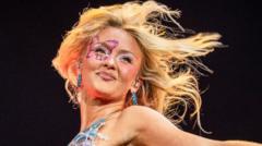 Neon Makeup Warning Sparks Contrarian Altcoin Play as Fear Index Hits 27