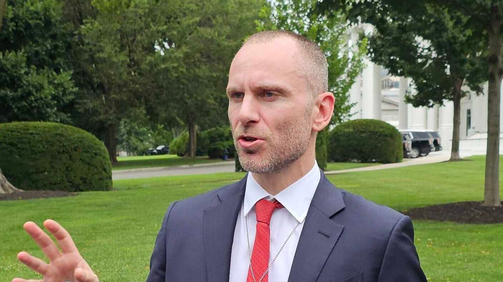 (50-60 chars, news headline), Intro (lead with news), Body (4-6 paragraphs with H2/H3), Conclusion (