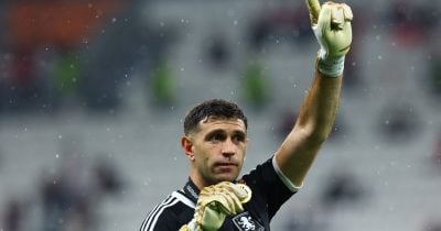 Dibu Martínez's 11 Saves Drive Record Activity on Crypto Prediction Markets