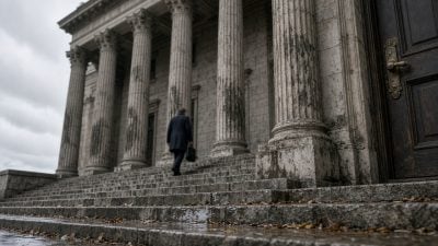 Clarity Act's Fate Hangs Over Crypto Regulation