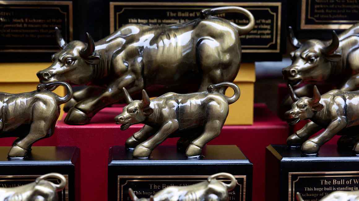 Nasdaq Futures Bounce 1.3% After AI Sell-Off, and Crypto Traders Are Watching